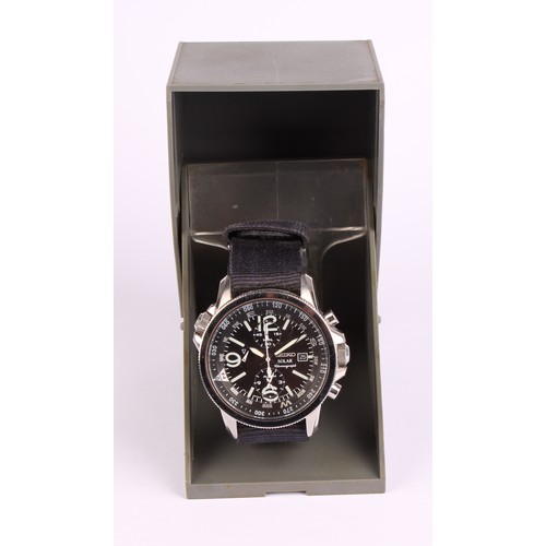 1067 - Seiko - Solar Chronograph V172-0AG0, stainless steel 44mm diameter case, black dial, three subsidiar... 