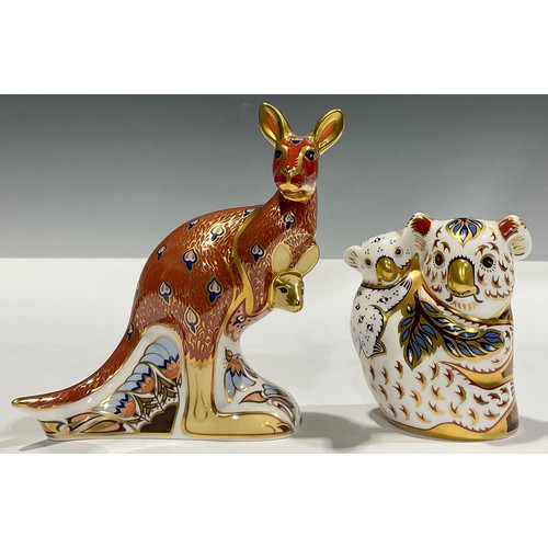 36 - A Royal Crown Derby paperweight, The Australian Collection, Kangaroo and Joey, gold stopper, 15cm, p... 