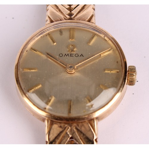 1127 - Omega - a ladies 9ct gold cased bracelet wristwatch, silvered dial, block baton markers, cal 620 17 ... 