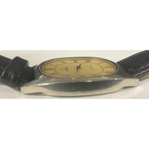 551 - A gentleman's Omega De Ville wristwatch, 3cm in diameter