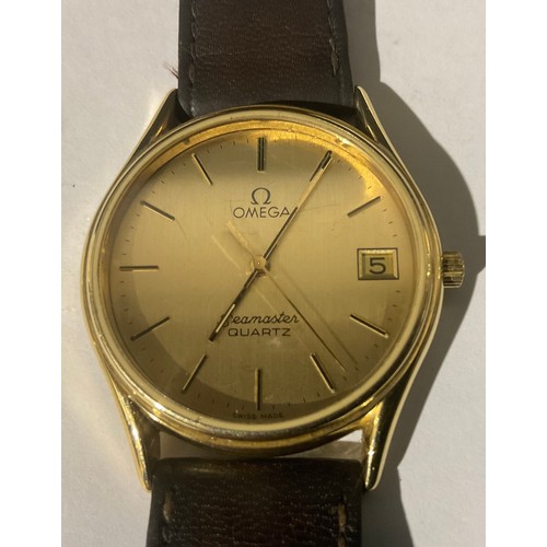 553 - A gentleman's Omega Seamaster day/date wristwatch, on Omega strap, backplate missing, 3cm diameter