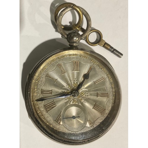 559 - A Victorian silver open face pocket watch, engine turned case and silvered dial, Roman numerals in r... 