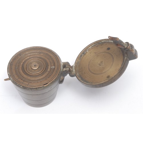3725 - A set of Nuremburg bronze nesting cup weights, 4.5cm high overall, 18th/19th century