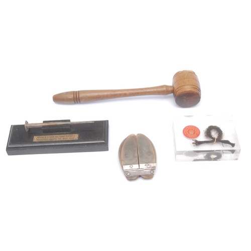 3543 - A 19th century Irish horn souvenir or Grand Tour double snuff box, as a split hoof, the hinged cover... 