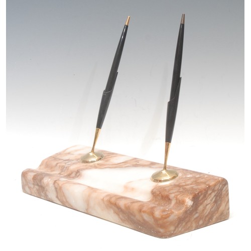 3746 - A banker's large marble rectangular desk stand, the sloping top set with two Parker ball jointed pen... 