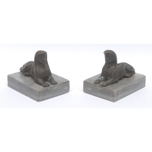 3556 - A pair of patinated cabinet bronzes, as sphinxes, in the Grand Tour manner, marble bases, 8cm high o... 