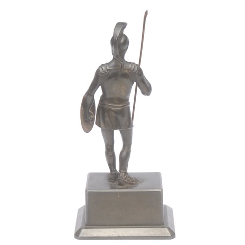 3559 - A spelter cabinet figurine, in the Grand Tour manner, cast as a Roman soldier, square pedestal base,... 