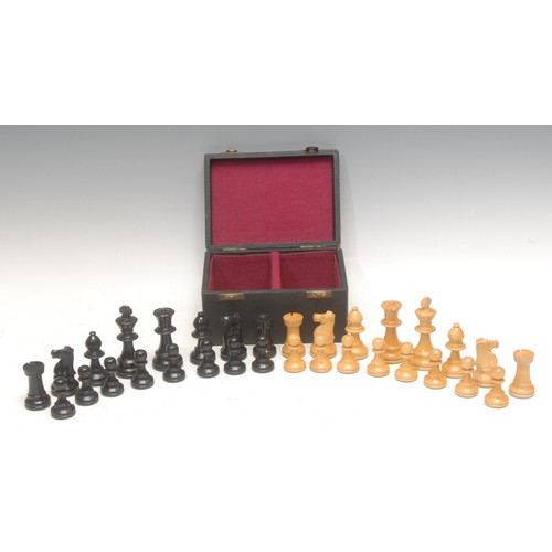 3045 - A boxwood and ebonised Staunton pattern chess set, the Kings 8.5cm high, leatherette box