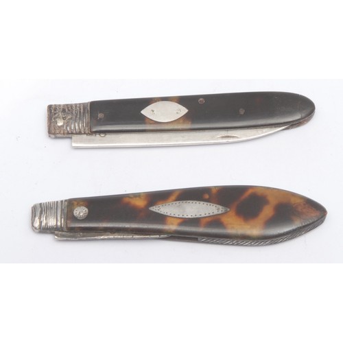 3090 - A George III silver and tortoiseshell folding pocket fruit knife, 8cm long (closed), c.1810; another... 