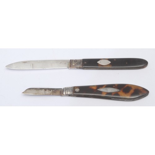 3090 - A George III silver and tortoiseshell folding pocket fruit knife, 8cm long (closed), c.1810; another... 