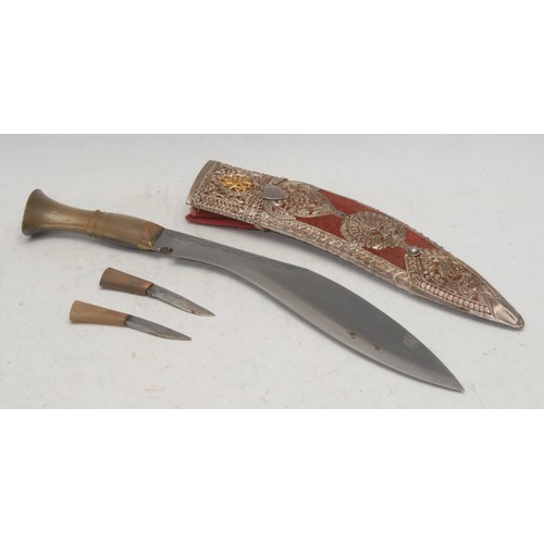 3751 - A Nepalese kukri, 27.5cm curved blade, horn grip, silver coloured metal mounted scabbard, 39cm long ... 
