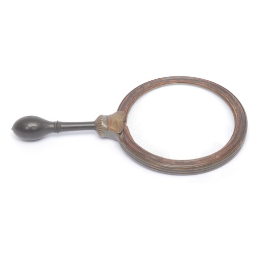 3069 - A connoisseur's lens or magnifying glass, 20cm long