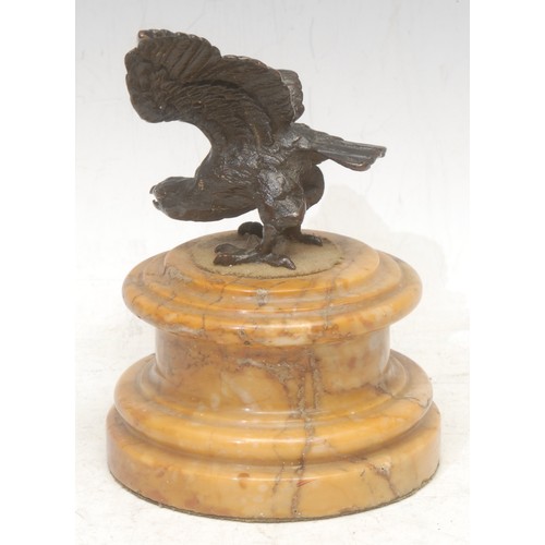 3080 - A French Empire style desk weight, mounted with a patinated bronze eagle with wings addorsed, Siena ... 