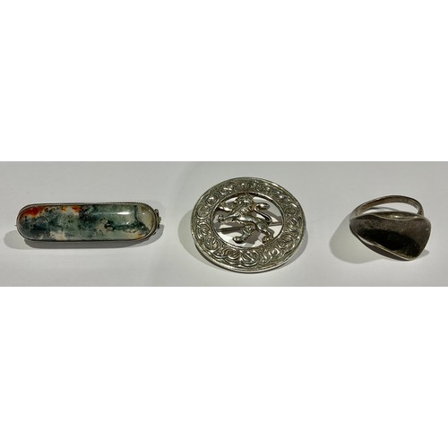 753 - A Vintage Robert Allison Rampant Lion Scottish Silver Brooch (A/F), a Silver Moss Agate Brooch and a... 