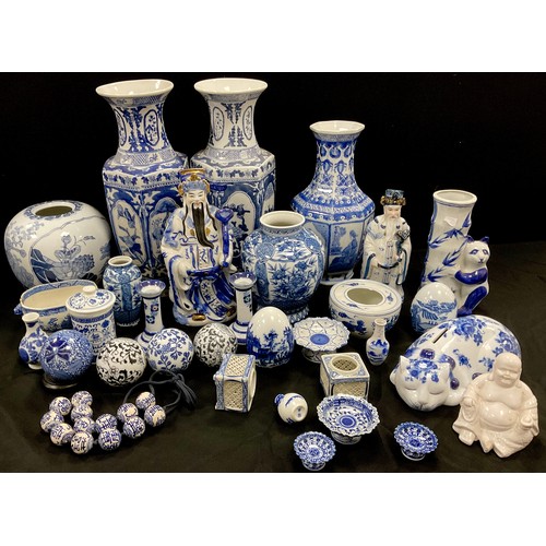 69 - A collection of blue and white Chinese export ware including; a pair of large hexagonal vases, 45cm ... 