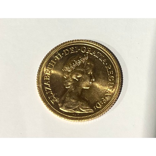 326 - Queen Elizabeth II 1980 22ct Gold Full Sovereign Coin; 
features Benedetto Pistrucci's design depict... 