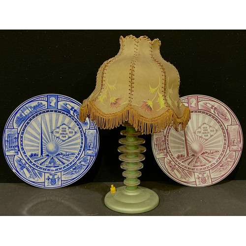 370 - A pair of J & G Meakin New York Worlds Fair 1789-1939 plates in blue and white and puce and cream, 2... 