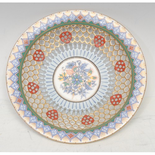 372 - A mid 19th century Chamberlains Worcester reticulated saucer dish, the field decorated with stylised... 