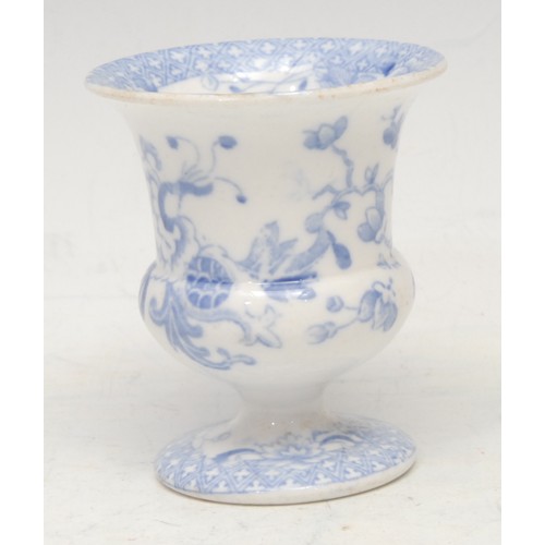 46 - An early 19th century Spode blue and white pap boat, transfer printed with castle ruins, 10.5cm long... 