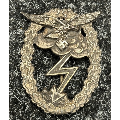 5063 - WW2 Third Reich Erdkampfabzeichen der Luftwaffe - Luftwaffe Ground Assault Badge. Two part constucti... 