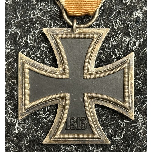 5064 - WW2 Third Reich Iron Cross 2nd class 1939. No makers mark to suspension ring. Complete with original... 