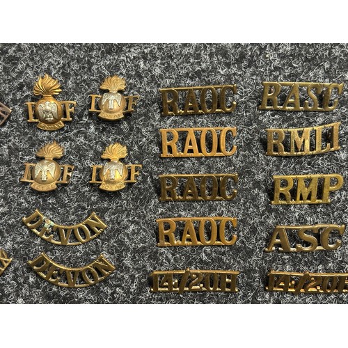 5135 - WW1 & WW2 British Brass Shoulder Titles to include: T16 London x 2: Royal Inniskilling Fusiliers x 4... 