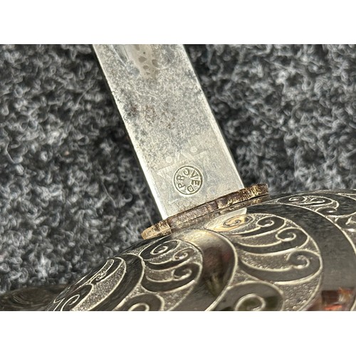 5140 - WW1 British Yorkshire Hussars Cavalry Officers Sword with single edged blade with etched decoration ... 