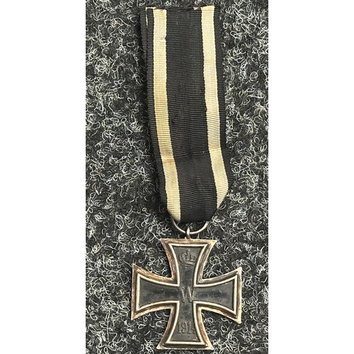 5164 - WW1 Imperial German Iron Cross 2nd class 1914. Complete with original ribbon. Ring maker marked 