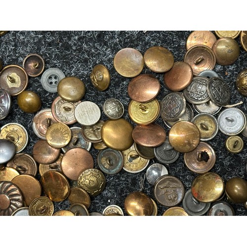 5206 - A quantity of WW2 British and other uniform buttons. (q)