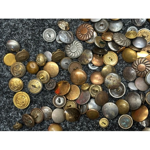 5206 - A quantity of WW2 British and other uniform buttons. (q)