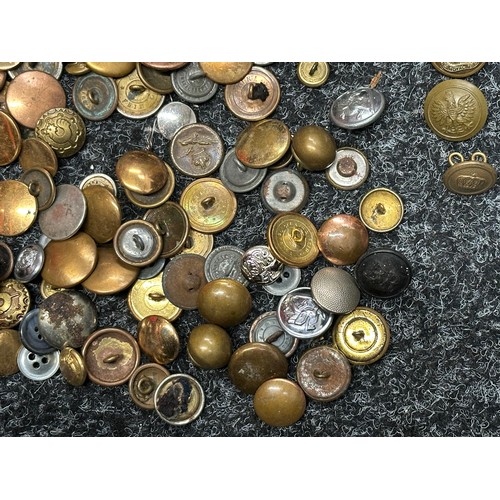 5206 - A quantity of WW2 British and other uniform buttons. (q)