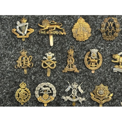 5208 - WW2 British Cap Badge Collection to include: Recce Corps, North Staffs, Honourable Artillery Company... 