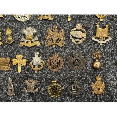 5209 - WW2 British Cap Badge Collection to include: Black Watch, Gordon Highlanders, Argyl & Sutherland Hig... 