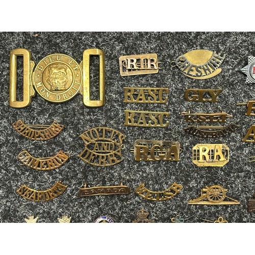 5216 - WW2 British Collar Dogs and Brass Shoulder Titles, brass belt buckle, Silver ARP lapel badge, GPO an... 