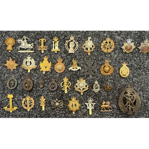 5217 - WW2 British Cap Badges to include: Fife & Forfar Yeomanry, East Surrey's, Irish Guards, 7th Queens O... 