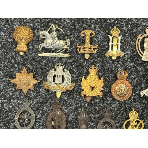 5217 - WW2 British Cap Badges to include: Fife & Forfar Yeomanry, East Surrey's, Irish Guards, 7th Queens O... 