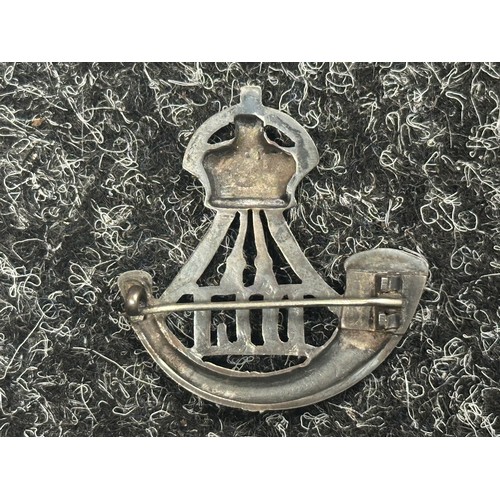 5220 - WW1 British Durham Light Infantry brooch pinned sweetheart badge in white metal.