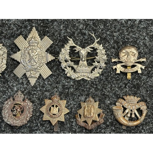 5233 - WW2 British Cap Badges to include: Argyl & Sutherland Highlanders, Kings Own Scottish Borderers, Bla... 