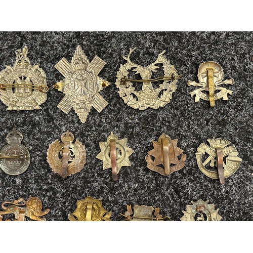 5233 - WW2 British Cap Badges to include: Argyl & Sutherland Highlanders, Kings Own Scottish Borderers, Bla... 