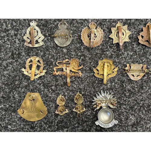 5233 - WW2 British Cap Badges to include: Argyl & Sutherland Highlanders, Kings Own Scottish Borderers, Bla... 