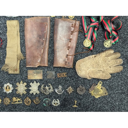 5303 - A quantity of mixed militaria to include WW2 RAC Sweetheart hankie, Pair of Spurs, Brass belt Buckle... 