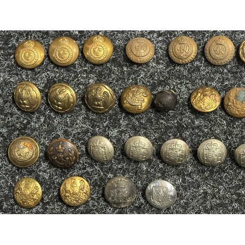 5304 - British Buttons, WW2 and later Staybrite along with rank and trade badges. (Q)