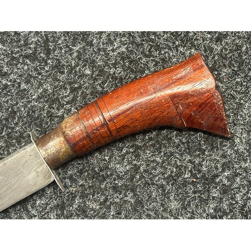 5319 - South East Asian Machete with single edged blade 458mm in length with etched decoration to both side... 