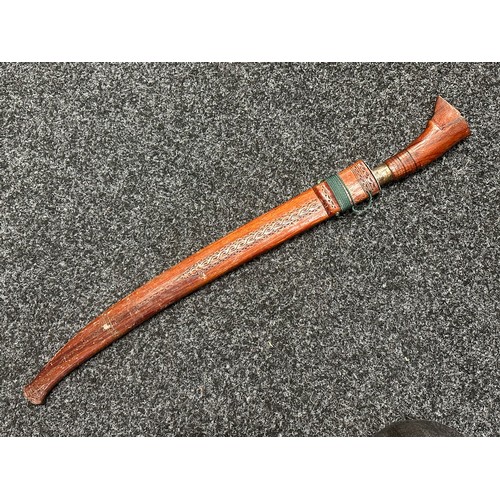 5319 - South East Asian Machete with single edged blade 458mm in length with etched decoration to both side... 