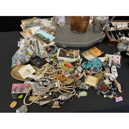 190 - Silver plate, Jewellery - beads, bangles, bracelets, necklaces, dress rings etc, silver plated oval ... 