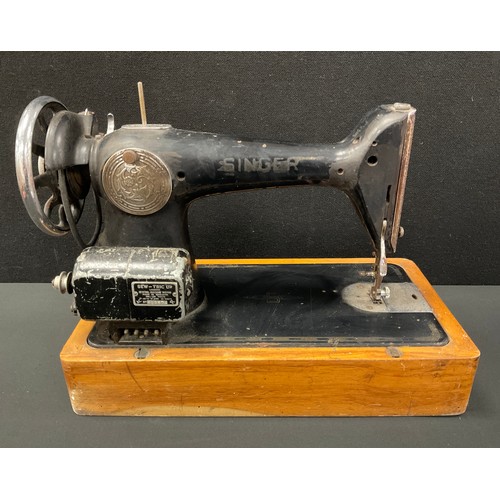 219 - Singer electric sewing machine, REG ‘ED736045’, with pedal