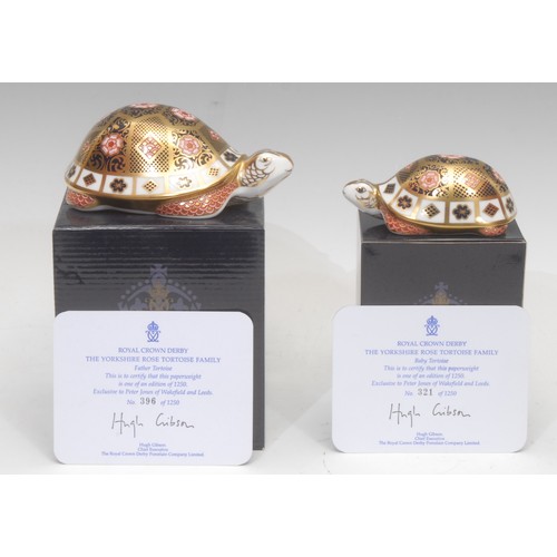 3075 - A Royal Crown Derby paperweight, Father Tortoise - The Yorkshire Rose Collection, specially commissi... 