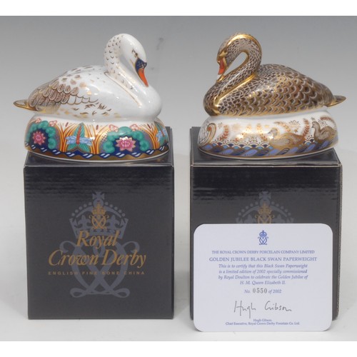 3081 - A Royal Crown Derby paperweight, Golden Jubilee Black Swan, commissioned by Royal Doulton to celebra... 