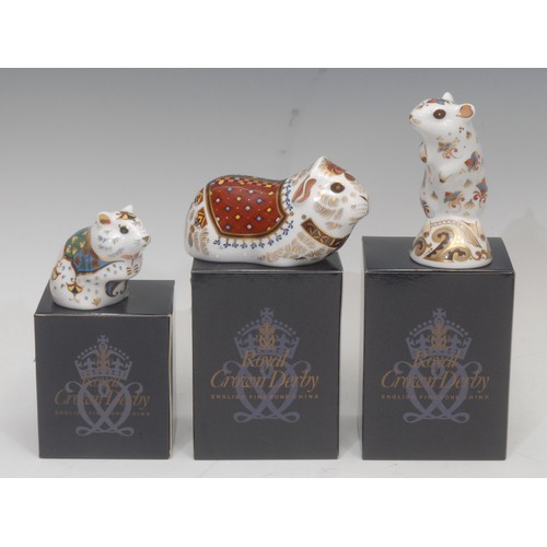 3084 - A Royal Crown Derby paperweight, Guinea Pig, gold stopper, 13cm long, printed mark in red, boxed; ot... 