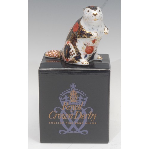 3116 - A Royal Crown Derby paperweight, Old Imari Beaver, decorated in the 1128 pattern, gold stopper,10.5c... 